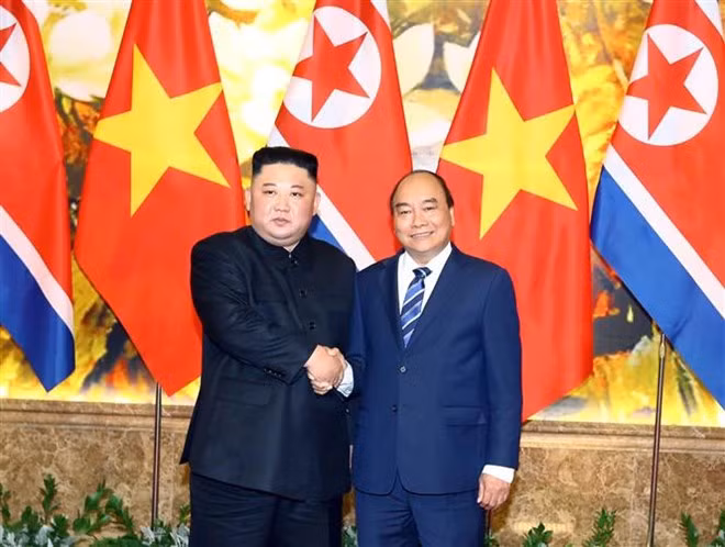 Le PM Nguyên Xuân Phuc rencontre le leader nord-coréen Kim Jong-un ảnh 1
