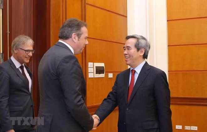 Des parlementaires allemands en visite de travail au Vietnam ảnh 1