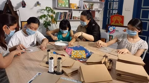 Des enfants autistes développent leur créativité avec de l’artisanat ảnh 1