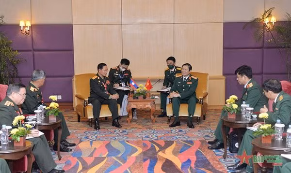 Renforcer la coopération dans la défense entre le Vietnam et le Laos et le Myanmar ảnh 1