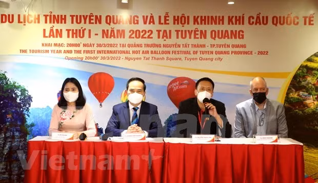 Vietjet accompagne le Festival international de montgolfières 2022 à Tuyen Quang ảnh 1