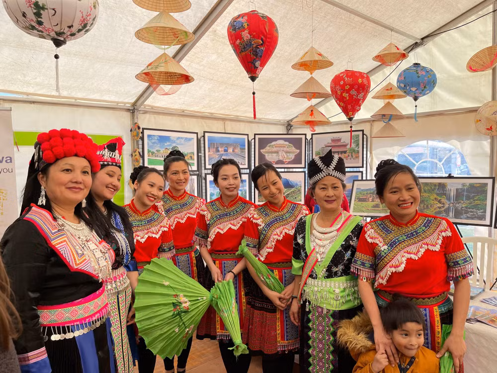 Le Vietnam se brille au Week-end de la Francophonie à Yèbles ảnh 2