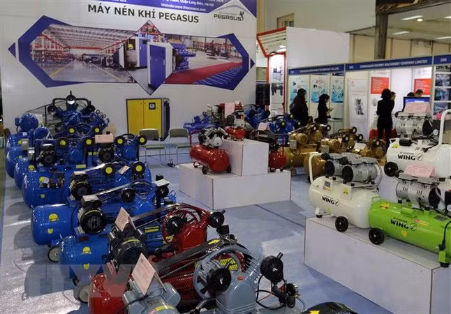Ouverture de la Foire industrielle internationale du Vietnam 2018 à Hanoï ảnh 1