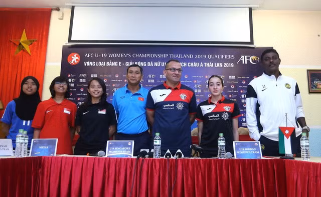 Football: l’équipe féminine du Vietnam déterminée à passer la première phase du Championnat d'Asie ảnh 1