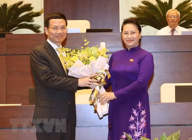 Nguyên Manh Hung nommé ministre de l'Information et des Communications ảnh 1