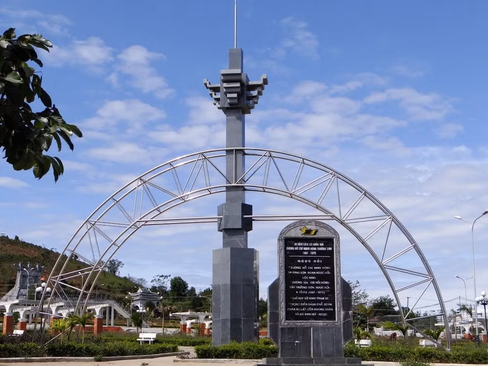 Reconstitution de vestiges sur la piste Hô Chi Minh ảnh 1
