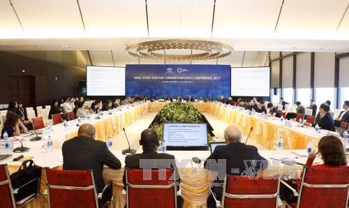 Clôture de la conférence du réseau des centres d’études de l’APEC ảnh 1
