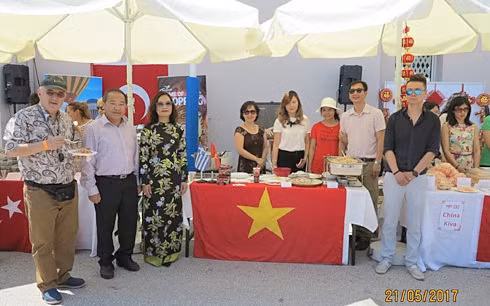 Le Vietnam présent à la Foire caritative internationale en Grèce ảnh 1