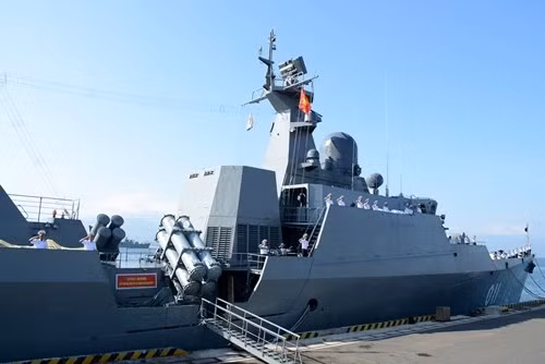 Des navires vietnamiens participent à des activités à Singapour et en Chine ảnh 1
