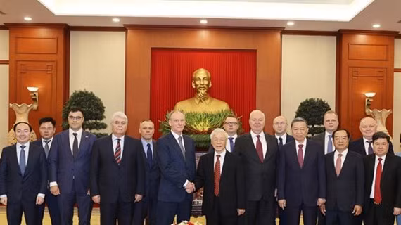 Le leader du PCV reçoit le secrétaire général du Conseil de sécurité de la Fédération de Russie ảnh 1