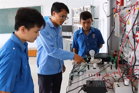 La révolution industrielle 4.0 menace les travailleurs non qualifiés ảnh 1