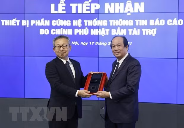 Le Vietnam reçoit de l'équipement japonais pour le système d'information du gouvernement ảnh 1