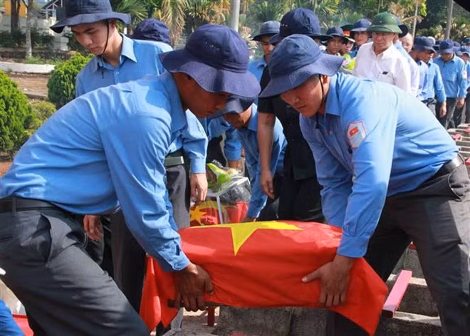Dak Lak : Inhumation des restes de soldats tombés au Cambodge ảnh 1