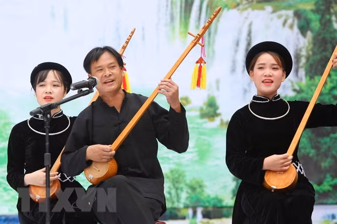 Clôture du 6e Festival national de chant "then" et de "dan tinh" ảnh 1