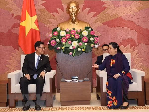 Vietnam et Laos valorisent les forces de la jeunesse dans l'édification nationale ảnh 1