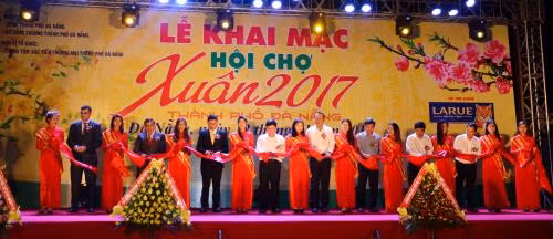 Ouverture de la foire printanière 2017 de Da Nang ảnh 1