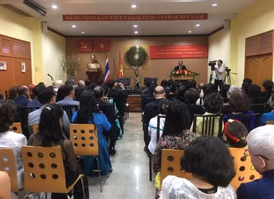 Les Vietnamiens de Thaïlande et de Mongolie fêtent le Têt du Coq ảnh 1