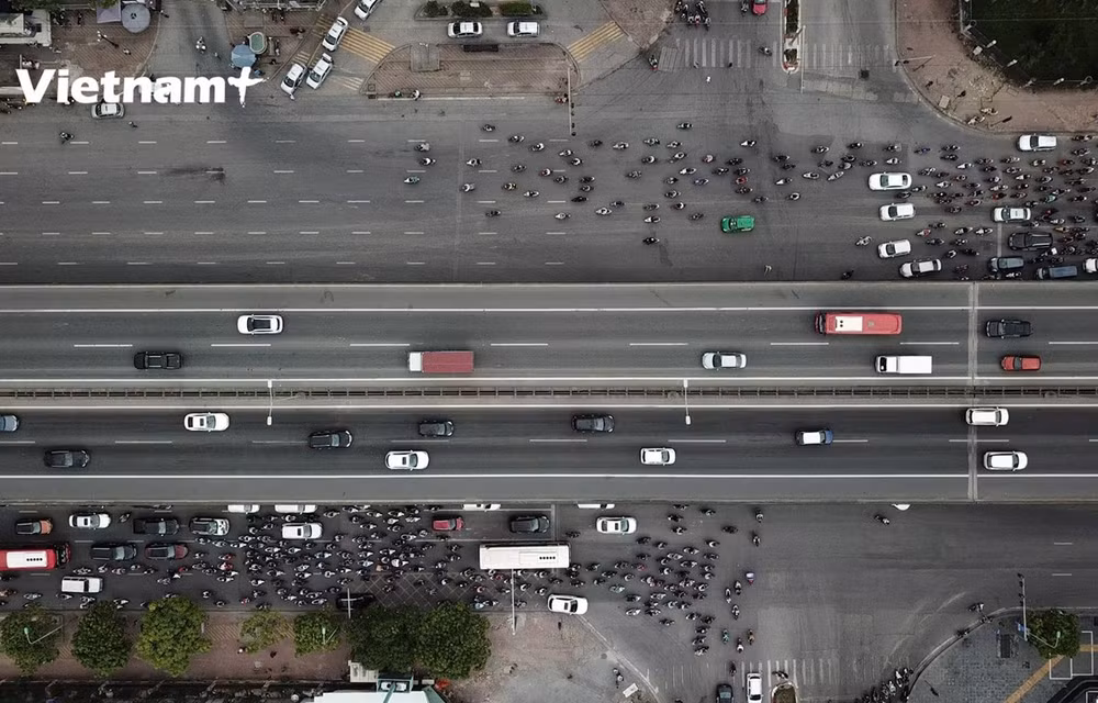 Les rues de Hanoï sont de nouveau animées après l’assouplissement de certaines restrictions ảnh 1