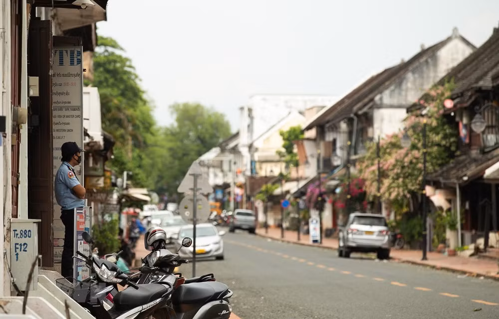 COVID-19 : le Vietnam va accorder au Laos 500.000 dollars ảnh 1