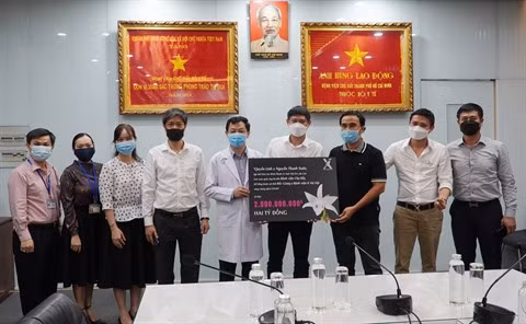 Hô Chi Minh-Ville : don de 2 milliards de dôngs pour la lutte contre le COVID-19 ảnh 1