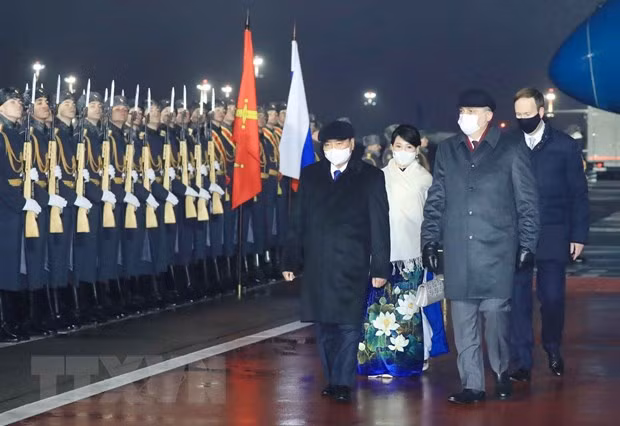 Le président Nguyen Xuan Phuc arrive à Moscou, entamant sa visite officielle en Russie ảnh 1