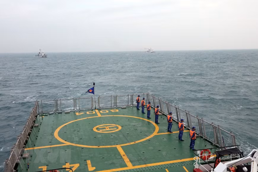 Fin d’une patrouille conjointe entre les Garde-côtes du Vietnam et de la Chine ảnh 3