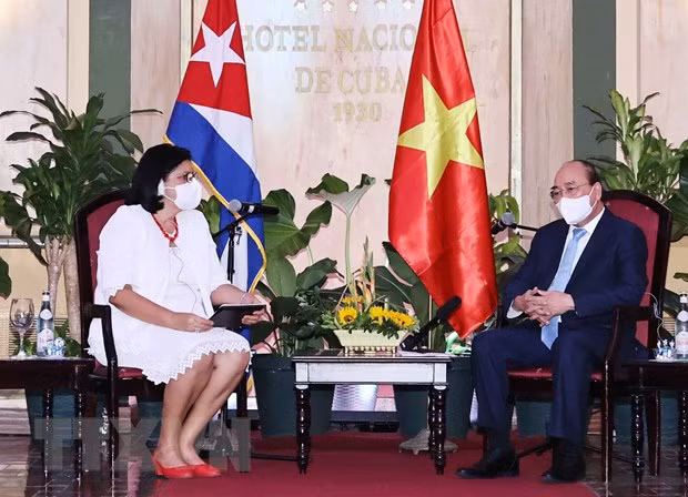 Le président Nguyen Xuan Phuc rencontre des amis cubains ảnh 1