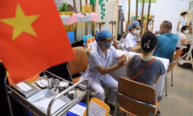 Célébration des 67 ans de la Journée de libération de la capitale: Hanoï résiste au COVID-19 ảnh 3