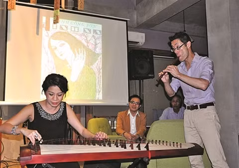 Une Viêt kiêu gardienne de la musique traditionnelle ảnh 1