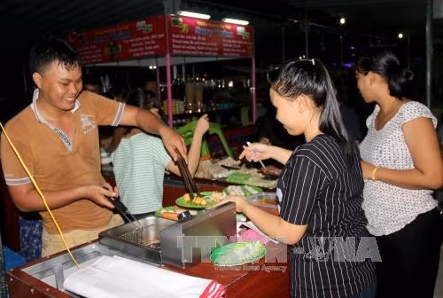 Le marché de nuit de Phan Thiêt, nouveau produit touristique de Binh Thuân ảnh 1