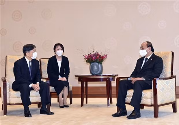 Entrevue entre le président Nguyen Xuan Phuc et l’empereur japonais ảnh 1