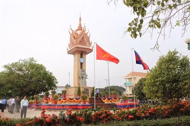 Promouvoir la solidarité et l’entraide entre le Vietnam et le Cambodge ảnh 1