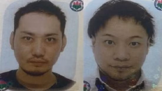 Deux étrangers poursuivis pour contrebande de sept statues en or ảnh 1