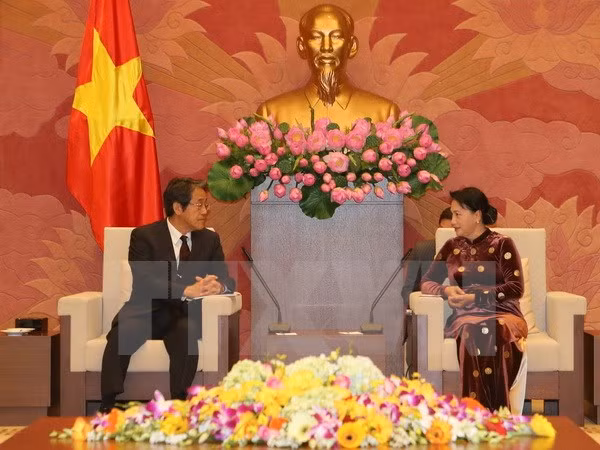 La présidente de l’AN reçoit les diplomates japonais et thaïlandais ảnh 1