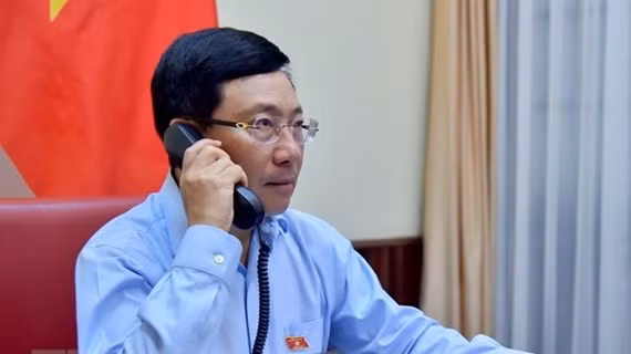  Les ministres vietnamien et koweïtien des AE s’entretiennent par téléphone ảnh 1