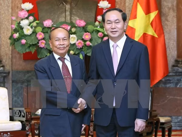 Le chef de l'Etat reçoit le ministre d'État et ministre cambodgien des Cultes et Religions ảnh 1