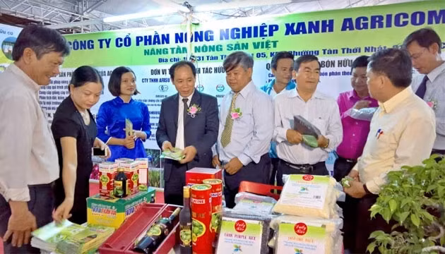 Ouverture de la Foire agricole, industrielle et commerciale de la région du Centre méridional ảnh 1