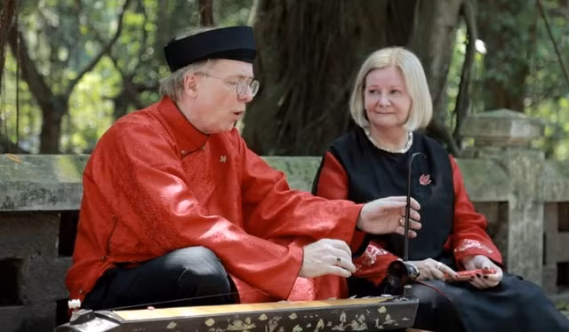 L’Ambassadeur canadien chante une chanson populaire vietnamienne ảnh 1