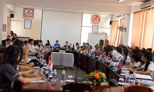 Ouverture de la conférence des étudiants de l’ASEAN 2016 ảnh 1