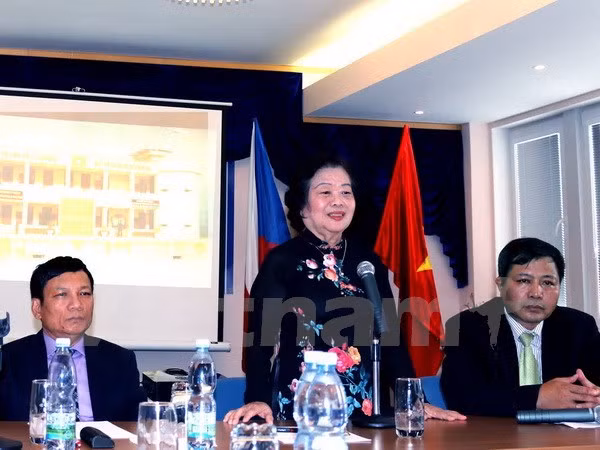 L’ex-vice-présidente Truong My Hoa en visite en République tchèque ảnh 1