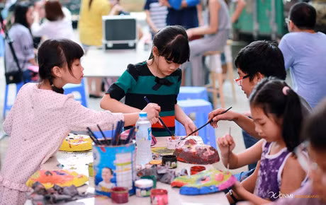 Présentation de masques africains aux enfants vietnamiens ảnh 1