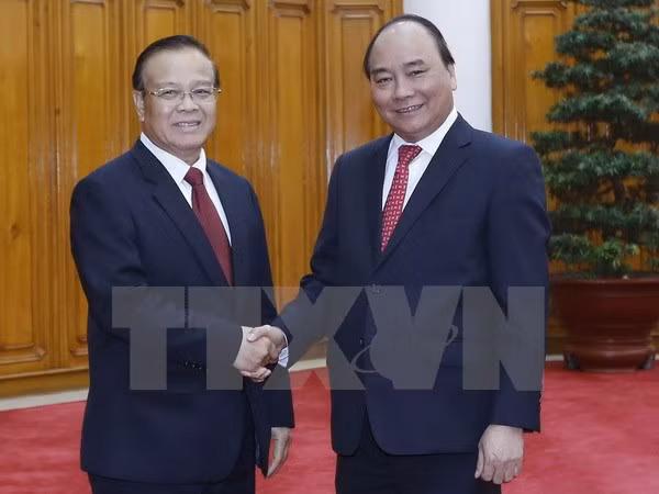 Le Premier ministre vietnamien reçoit le ministre laotien des Finances ảnh 1