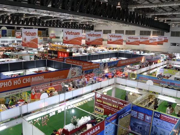 Mise en œuvre de l'accord de commerce frontalier entre le Vietnam et le Laos ảnh 1