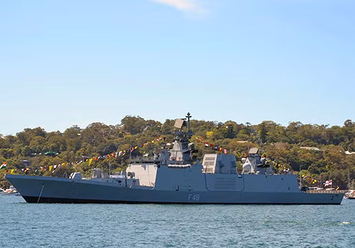 Trois navires de la Marine indienne en visite à Da Nang ảnh 1