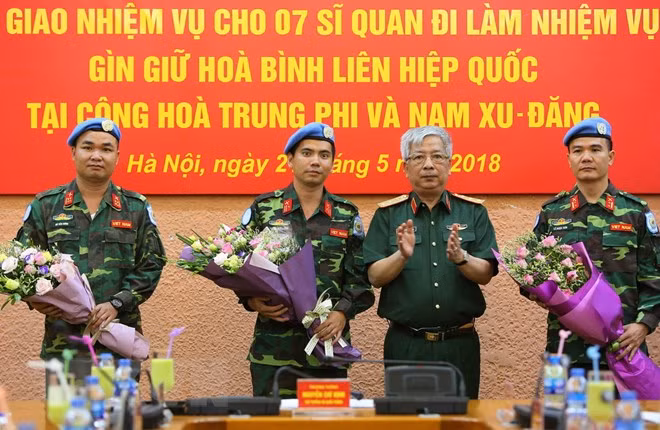 Sept soldats vietnamiens supplémentaires aux opérations de maintien de la paix de l'ONU ảnh 1