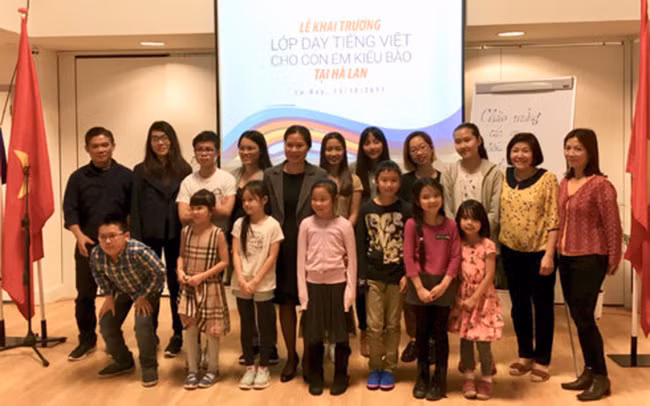 Pays-Bas: Premier cours de langue vietnamienne en faveur des enfants de Viêt kiêu ảnh 1
