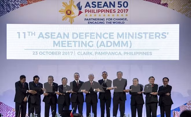 Le ministre de la Défense Ngô Xuân Lich aux rencontres informelles de l’ADMM+1 ảnh 1
