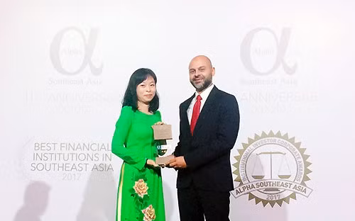 Vietcombank élue "Meilleure banque du Vietnam 2017" par Alpha SEA ảnh 1