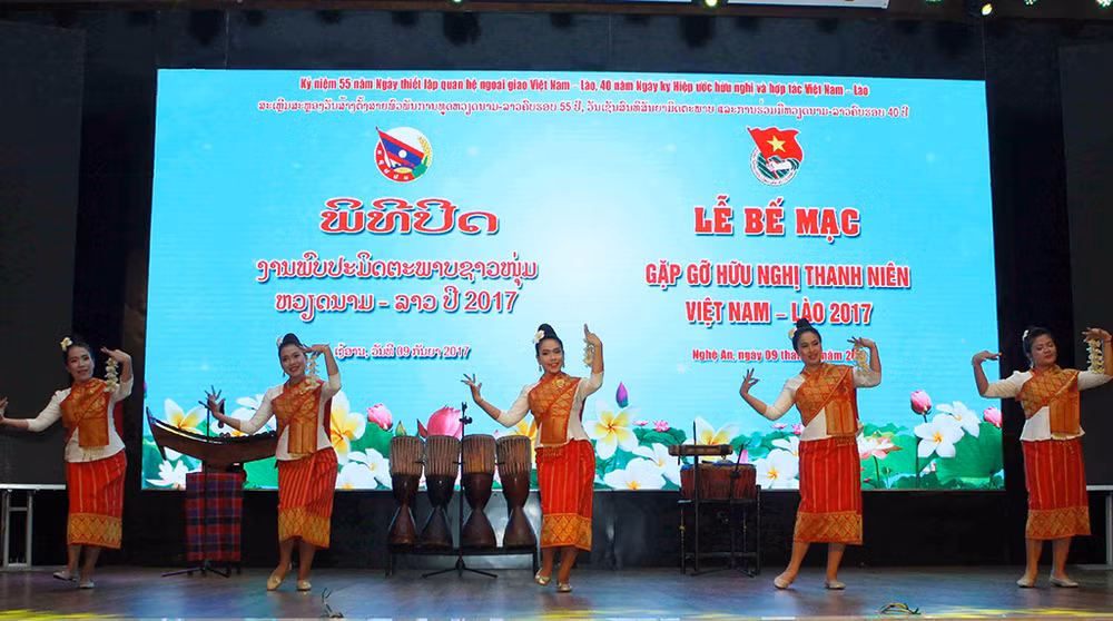 Clôture de la rencontre d’amitié entre les jeunes Vietnam-Laos ảnh 1