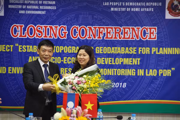 Le Vietnam aide le Laos dans la création d’une base de données géographique ảnh 1